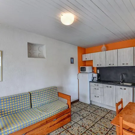 Scenic Holiday In Saint-savinien With Jacuzzi, Garden Casa de Férias Saint-Savinien