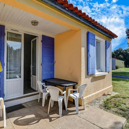 Scenic Holiday In Saint-savinien With Jacuzzi, Garden Casa de Férias Saint-Savinien